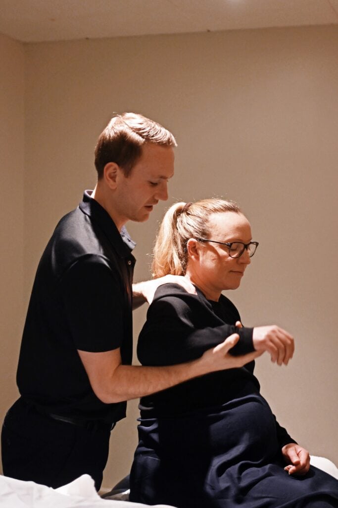 preventing gym injuries with Billericay Osteopathy treatment for shoulder pain