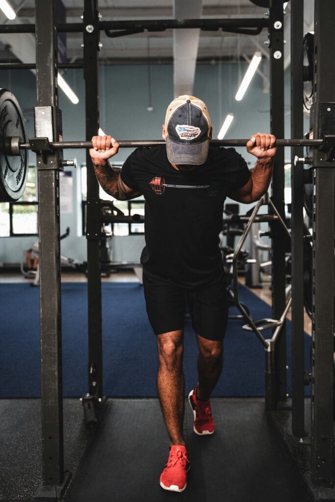 Proper squatting form to prevent knee pain and gym injuries