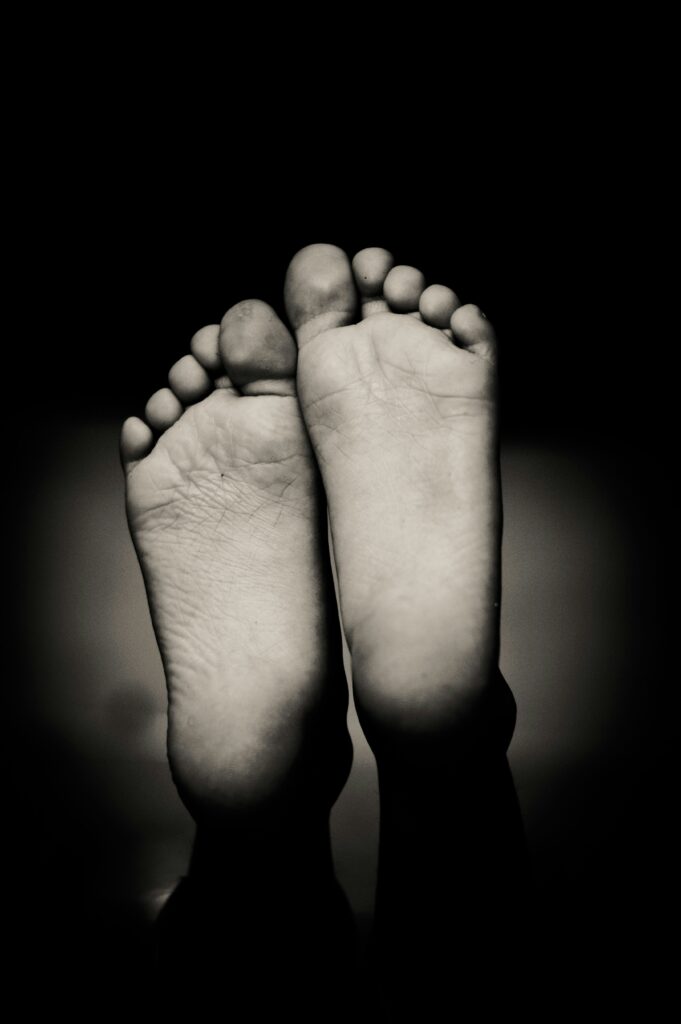 Three main foot arch types diagram for running shoe selection guide